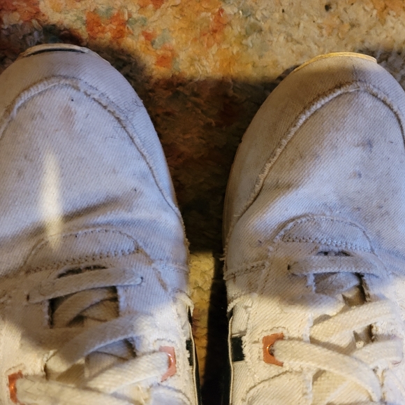 ASICS - Picture 2 of 5